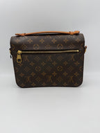 Louis Vuitton LOUIS VUITTON METIS Monogram Handbag